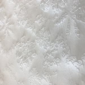 गुलदाउदी बनावट वाले उभरे हुए उभरे हुए गुलदाउदी पुष्प पैटर्न डिजाइन के साथ बुना हुआ पॉलिएस्टर 3डी आयामी जैक्वार्ड - Product Image 1