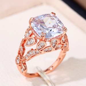 Hollow Floral Pattern Ring Vintage Design Finger Ring for Women - Product Image 1