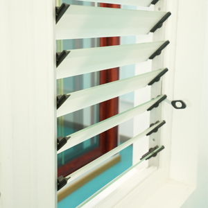 Nuovo Design in Pvc finestra con <span class=keywords><strong>tapparelle</strong></span> con profilo Upvc <span class=keywords><strong>tapparelle</strong></span> Decorative feritoia finestra impermeabile bagno finestra con feritoia regolabile - Product Image 1