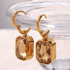 Ensemble de collier et boucles d'oreilles pour femme, champagne, petit cube géométrique 3D, haute couture, serti de diamants, luxe léger, forme carrée. - Product Image 5