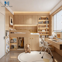 Lit mezzanine enfant en bois clair sur mesure avec armoire intégrée, bureau et éclairage d'ambiance LED pour chambre d'enfant