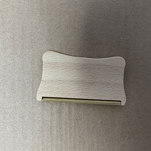 Removedor de Pelusas de Madera de Haya Natural, Rasuradora de Telas para Ropa y Suéteres - Product Image 3