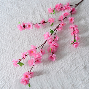 Fleurs artificielles <span class=keywords><strong>de</strong></span> fleurs <span class=keywords><strong>de</strong></span> pêcher à 6 fourchettes Simulation <span class=keywords><strong>de</strong></span> tissu <span class=keywords><strong>de</strong></span> soie Ornements décoratifs pour hôtels <span class=keywords><strong>de</strong></span> mariage Fleurs <span class=keywords><strong>de</strong></span> cerisier artificielles - Product Image 4