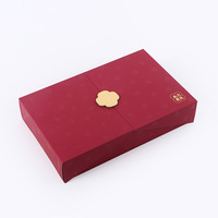Boîte cadeau magnétique rigide rouge de luxe avec logo personnalisé, papier artistique, fabrication artisanale pour les fêtes et l'emballage professionnel