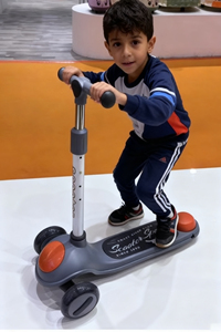 Nuovo Modello di Monopattino Pieghevole Leggero per Bambini con Musica Bluetooth, per Età 3-12 Anni - Product Image 5