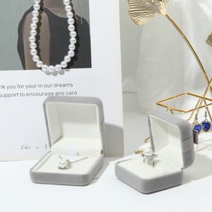 Caja de Joyería de Terciopelo de Lujo Moderna con Logotipo Personalizado, con Lazo, para Exhibición de Collares, Anillos y Pulseras - Product Image 2