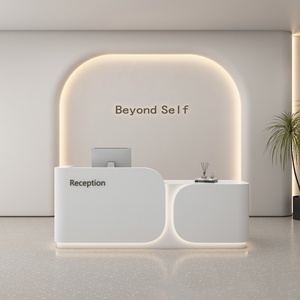Comptoir de réception incurvé moderne avec éclairage LED, comptoir frontal personnalisable pour salon, hôtel et centre de santé - Product Image 1