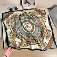 Nouveaux produits carré mince belles femmes cou écharpe 100% foulards en soie personnalisé soie châle écharpe pour les vacances