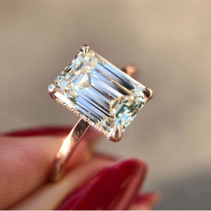 Anello classico con pietra quadrata a quattro punte per donna, design intarsiato in tonalità rosa, gioielli eleganti e alla moda - Product Image 1