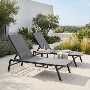 Chaise longue d'extérieur réglable avec structure en acier thermolaqué, chaise longue inclinable en maille pour le bord de la piscine, la cour, le parc - Product Image 1