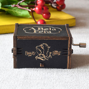 Venta al por mayor de fábrica de alta calidad de belleza <span class=keywords><strong>y</strong></span> el <span class=keywords><strong>bestia</strong></span> mano <span class=keywords><strong>caja</strong></span> de música de madera - Product Image 2