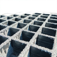 Grille en PRV moulée en fibre de verre avec surface concave lisse antidérapante pour passerelles, rampes et plateformes