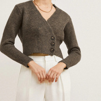 Vente en gros de service OEM Cardigan à boutons en laine mélangée marron selle pour femmes col V Boutons tortue style vintage