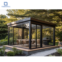 Gazebo à bascule élégant et respectueux de l'environnement, entouré de fenêtres et de portes en verre