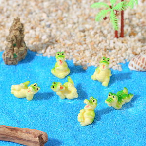 Accesorios decorativos de resina con forma de cocodrilo en miniatura, para decoración de paisajes DIY, unisex de 7 a 12 años - Product Image 2