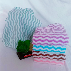 Toalla de Coral Fleece Catiónica 35x75cm con Patrón Chevron de Secado Rápido para Uso Doméstico - Product Image 4