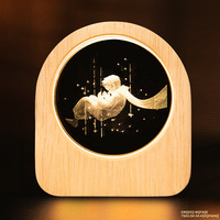 Vente en gros de lampes de nuit LED en verre gravé au laser 3D, boule de cristal personnalisée de 60 mm avec base en bois pour cadeau commémoratif