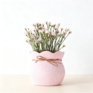 Vase décoratif Art Déco en forme tressée (lot <span class=keywords><strong>de</strong></span> 2) – <span class=keywords><strong>Pot</strong></span> <span class=keywords><strong>de</strong></span> fleurs/vase en plastique léger et durable pour la décoration intérieure – Incassable et réutilisable - Product Image 1