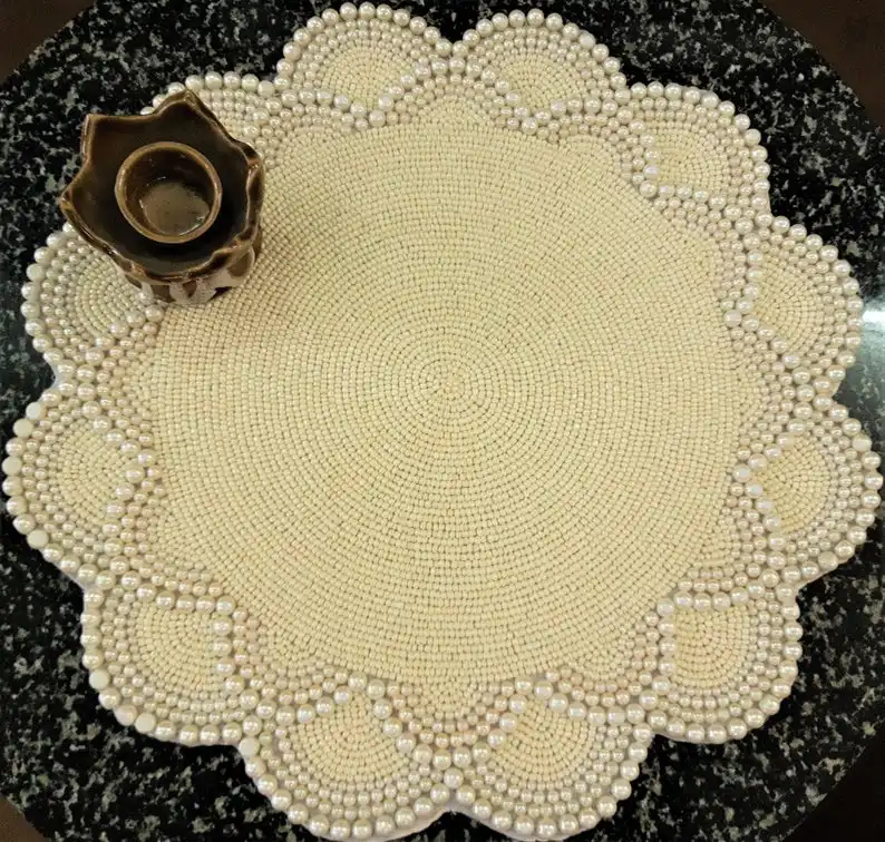 Tapete decorativo de pérolas brancas e contas de vidro, para decoração da mesa de jantar ao preço muito baixo