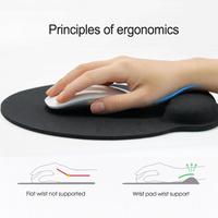 Alas Mouse Ergonomis Hitam dengan Sandaran Pergelangan Tangan, Alas Karet Anti Selip, Logo Anime Kustom, untuk Penggunaan di Rumah dan Kantor
