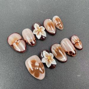 <span class=keywords><strong>Uñas</strong></span> Postizas Hechas a Mano de Alta Calidad al por Mayor, Forma de Almendra, Estilo Tallado en <span class=keywords><strong>Color</strong></span> Café, Reutilizables, Éxito de Ventas de Verano - Product Image 4