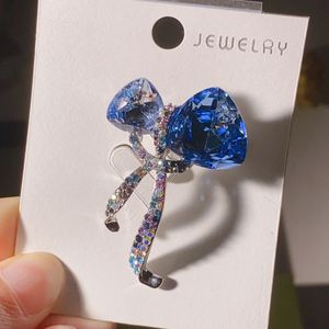 XILIANGFEIZI Vente de liquidation Bijoux en gros Broche en cristal bleu mer en forme d'arc Cadeau de mariage et de fiançailles <span class=keywords><strong>Costume</strong></span> OL avec accessoires - Product Image 3
