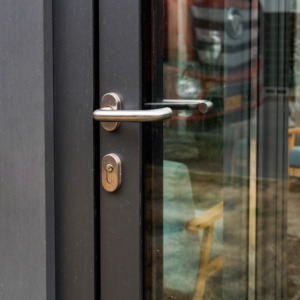 Véranda en aluminium de luxe <span class=keywords><strong>avec</strong></span> cadre à rupture de pont thermique, design élégant, grands panneaux vitrés pour patio résidentiel et commercial - Product Image 3