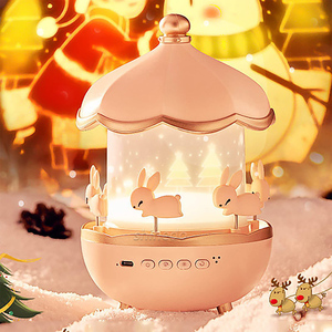 Cadeau de Noël pour Enfants Boîte à Musique <span class=keywords><strong>Rotative</strong></span> à 360° Projecteur d'Étoiles Nébuleuse avec Cabanes Roulantes Lampe de <span class=keywords><strong>Projection</strong></span> Dessin Animé LED <span class=keywords><strong>Veilleuse</strong></span> Rechargeable - Product Image 5