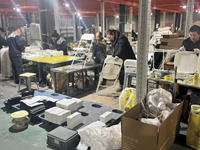 Vente Chaude Chaise Pliante Confortable Empilable en Fer Forgé, Acier, Plastique PP ou Résine Blanche, pour Extérieur, Mariages, Événements, Fêtes ou Jardin
