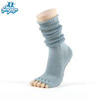 Chaussettes de yoga antidérapantes en gros et sur mesure, chaussettes de Pilates à grip de haute qualité, chaussettes en coton à cinq doigts antidérapants