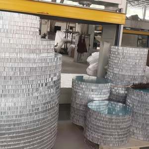 Panneau de porte en nid d'abeille en aluminium de qualité aéronautique ultra léger mais extrêmement solide et résistant à la corrosion - Product Image 1