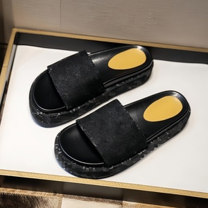 Sandales de plage plates en EVA de grande taille de haute qualité, chaussures de sport de luxe pour hommes et femmes, style décontracté pour l'extérieur - Product Image 4