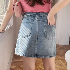 กระโปรงยีนส์ทรงเอเอวสูงไซส์ใหญ่ รุ่น Runqi N8325 พร้อมกระดุมสองเม็ดและกระเป๋าสำหรับผู้หญิง สีน้ำเงินเดนิม ผ้าฝ้าย สไตล์เรียบง่าย - Product Image 4