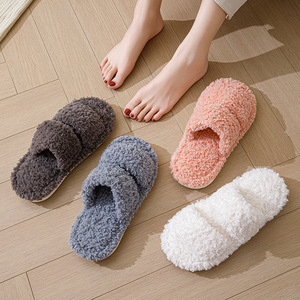 Vente en gros de pantoufles en fourrure à semelle en PVC pour femmes, matériau supérieur en peluche, pantoufles personnalisées pour femmes en promotion - Product Image 1
