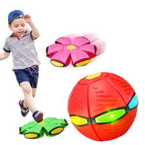 Venta al por mayor de juguetes para niños, juguetes voladores OVNI, platillo de bola mágica, juguetes de bola de disco de tiro plano - Product Image 1