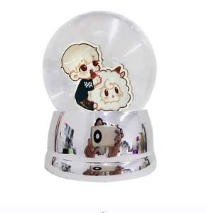 Globo <span class=keywords><strong>de</strong></span> Nieve <span class=keywords><strong>de</strong></span> Resina con Bailarina y Cachorro <span class=keywords><strong>de</strong></span> Fábrica Bsci, Base Rosa Romántica Brillante con Purpurina Iridiscente con Lazo y Flores - Product Image 3