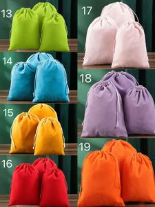 Sac à cordon en velours de luxe personnalisé avec logo, vente chaude, pour téléphone, maquillage, articles de toilette, sac de rangement sérigraphié - Product Image 4