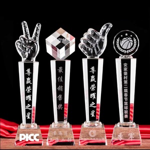 Trophée pyramidal exclusif en cristal 3D vierge en forme de pouce, gravé à la main avec logo personnalisé, vente en gros Oneway - Product Image 2