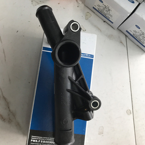 Pour Ford Fiesta pompe à eau <span class=keywords><strong>Kit</strong></span> de connexion de <span class=keywords><strong>radiateur</strong></span> supérieur BM5G8K556FA résistant à la chaleur Installation facile état neuf - Product Image 3