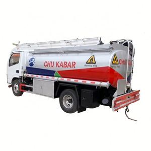 Camion-citerne Dong Feng 5,5 m³ avec pompe de distribution de carburant, mini-citerne mobile de ravitaillement en essence 4x2 - Product Image 1