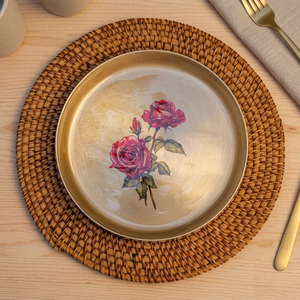 Assiette décorative ronde en métal peinte à la main avec motif de rose, style vintage, vaisselle artisanale - Product Image 6