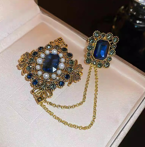 Tassel Brooch Vintage Personality Chain Emerald Gem Brooch Suit Trench Coat Pin <b>Accessory</b> - Product Image 2