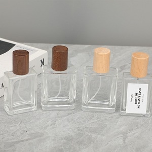 Flacone Ricaricabile per <span class=keywords><strong>Profumo</strong></span> da 50ML, Bottiglia Spray in Vetro Quadrata <span class=keywords><strong>Portatile</strong></span> da 30ml, Flacone Vuoto di Ricambio con Tappo in Legno di Noce - Product Image 2