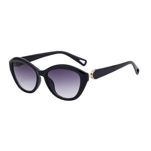 Lunettes de soleil œil de chat de style européen et américain pour femmes, protection UV400, classe 2, monture noire, verres PC FY-99230 - Product Image 3