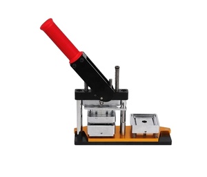 Hot Bán Tủ Lạnh Nam Châm Huy Hiệu Thép Nhà Sản Xuất Làm Báo Chí Máy Cắt Pin Vuông 50 Mm Của Nhãn Hiệu Nút Làm Máy - Product Image 4