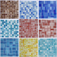 Vente en gros de carreaux mosaïque aspect marbre émaillé OEM Carreau de sol en bois Carreaux de piscine extérieure Couleurs Egypte 4mm Mosaïque de verre nager