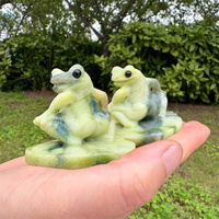 Vente en gros de sculptures d'animaux en jade Xiuyan naturel, grenouilles dansantes en cristal pour la décoration de la maison