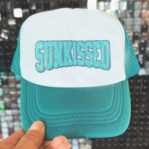 Patch brodé thermocollant décoratif Saint-Valentin avec sequins Sunkissed pour sweat-shirt, vêtements et chapeaux - Product Image 5