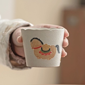 Taza de agua Qian Ma pintada a mano en color caramelo, taza de cerámica para degustación de té, juego de té Kung Fu, taza de té personal, taza de oficina con diseño floral - Product Image 3