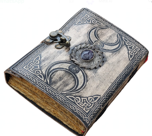 Diario de Cuero con Tapa Dura Triple Luna, Grimoire Grabado, A5, 200 Páginas, Papel Antiguo, Cuaderno Gótico Vintage, Diario de Escritura - Product Image 4